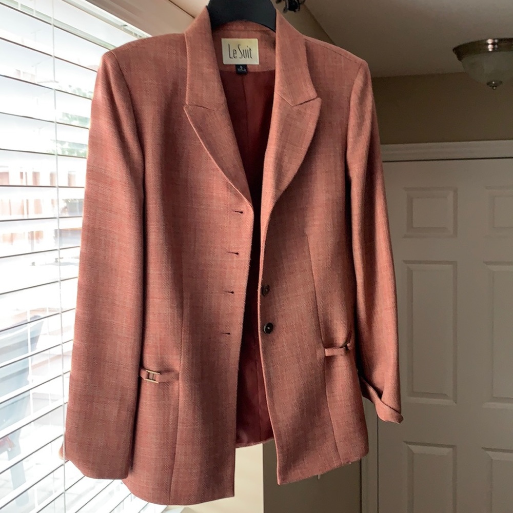 Le suit jacket and skirt !!!!!